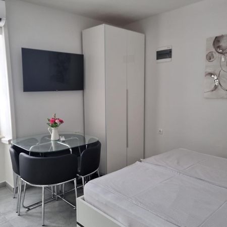 Apartments And Room Vela Senj  Dış mekan fotoğraf