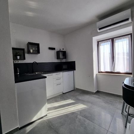 Apartments And Room Vela Senj  Dış mekan fotoğraf