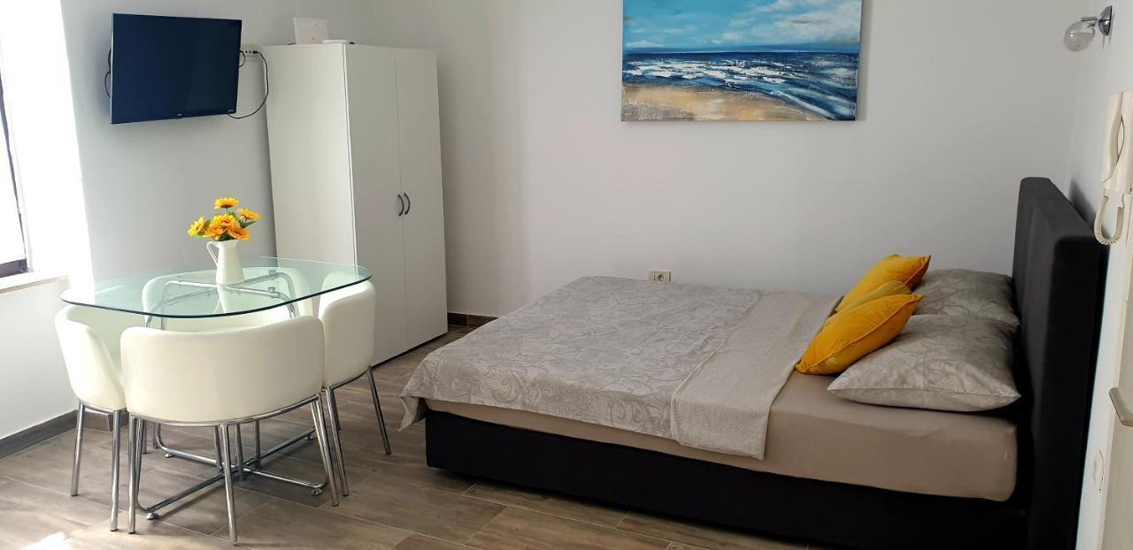 Apartments And Room Vela Senj  Dış mekan fotoğraf
