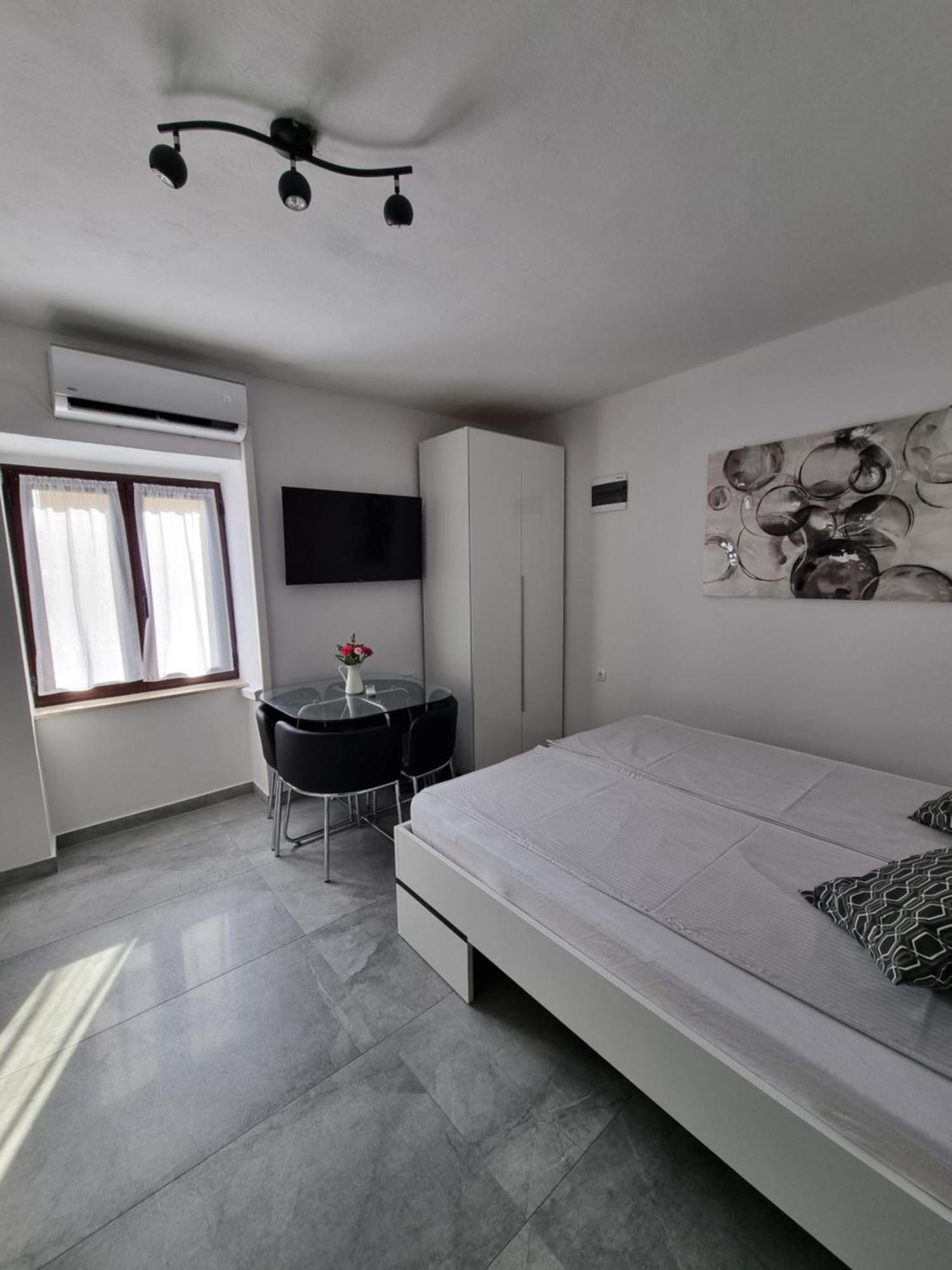 Apartments And Room Vela Senj  Oda fotoğraf